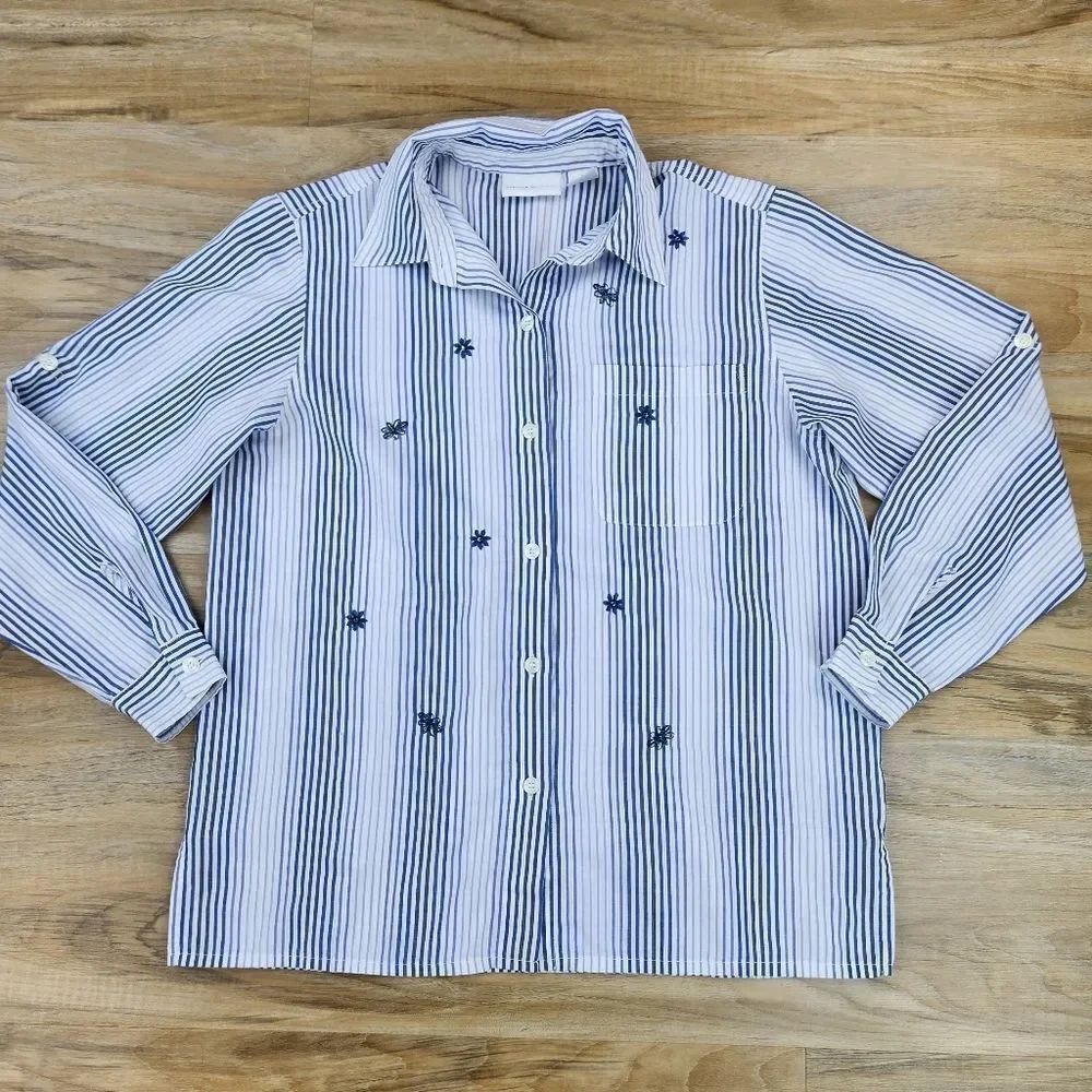 ☔️🔺️Alfred Dunner Pinstripe Embroider Daisy & Butterfly Button Top Size 8 - Picture 2 of 13